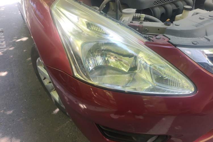 Used Nissan Tiida 2011 1.6L CVT Smart Version Right Front Headlight