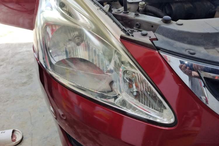 Used Nissan Tiida 2011 1.6L CVT Smart Version Right Front Headlight
