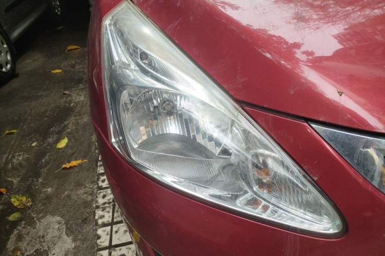 Used Nissan Tiida 2011 1.6L CVT Smart Version Right Front Headlight