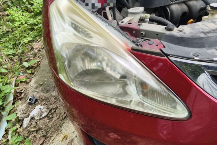 Used Nissan Tiida 2011 1.6L CVT Smart Version Right Front Headlight