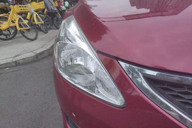 Used Nissan Tiida 2011 1.6L CVT Smart Version Right Front Headlight