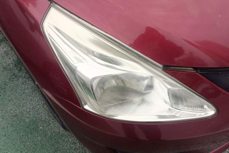 Used Nissan Tiida 2011 1.6L CVT Smart Version Right Front Headlight