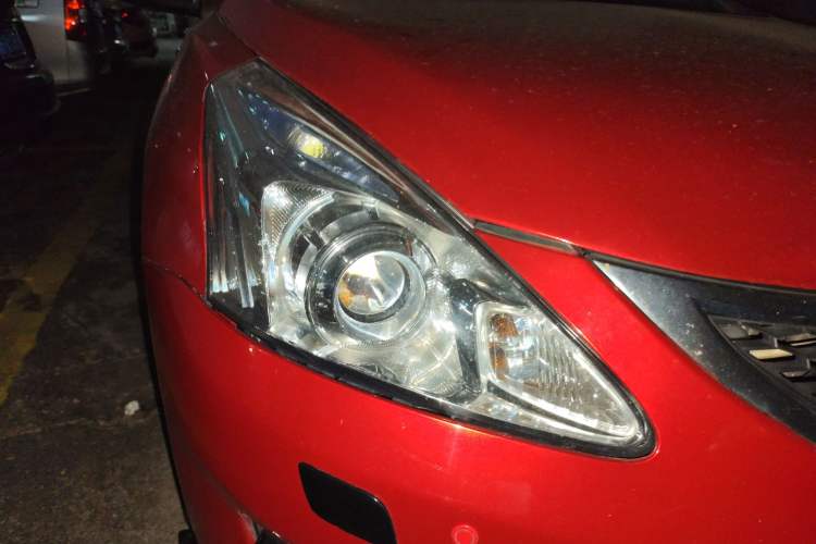 Used Nissan Tiida 2011 1.6T M-CVT Cool Edition Right Front Headlight