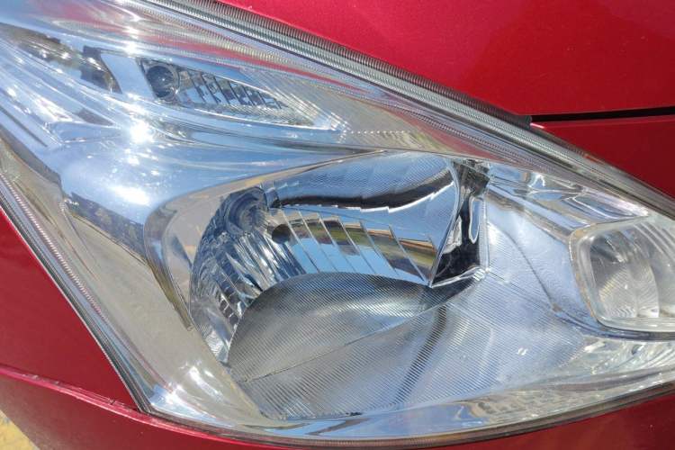 Used Nissan Tiida 2011 1.6L CVT Smart Version Right Front Headlight