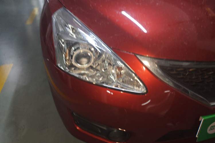Used Nissan Tiida 2011 1.6L CVT Comfort Model Right Front Headlight