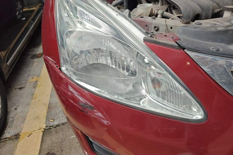 Used Nissan Tiida 2011 1.6L CVT Comfort Model Right Front Headlight