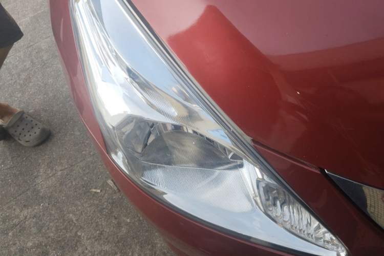 Used Nissan Tiida 2011 1.6L CVT Comfort Model Right Front Headlight