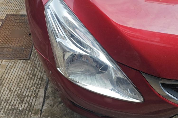 Used Nissan Tiida 2011 1.6L CVT Comfort Model Right Front Headlight