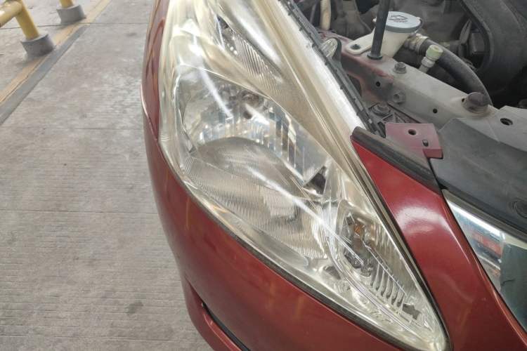 Used Nissan Tiida 2011 1.6L CVT Comfort Model Right Front Headlight