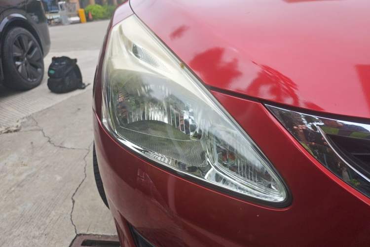 Used Nissan Tiida 2011 1.6L CVT Smart Version Right Front Headlight