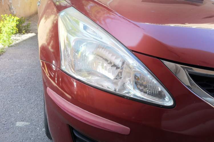 Used Nissan Tiida 2011 1.6L CVT Comfort Model Right Front Headlight