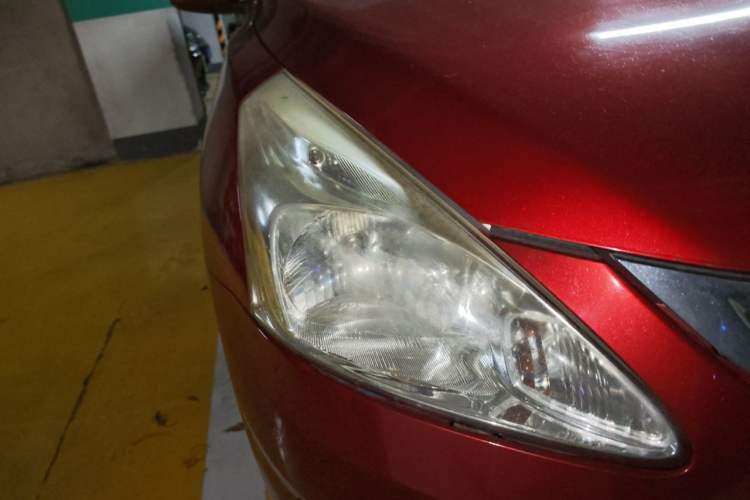 Used Nissan Tiida 2011 1.6L CVT Comfort Model Right Front Headlight