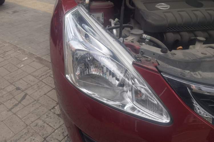 Used Nissan Tiida 2011 1.6L CVT Smart Version Right Front Headlight