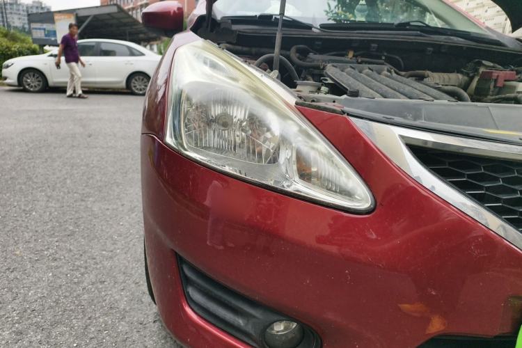 Used Nissan Tiida 2011 1.6L CVT Comfort Model Right Front Headlight