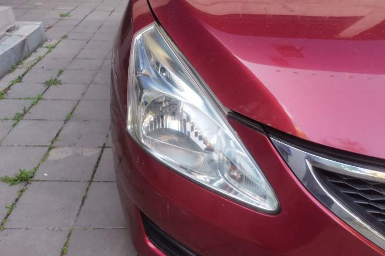 Used Nissan Tiida 2011 1.6L CVT Comfort Model Right Front Headlight