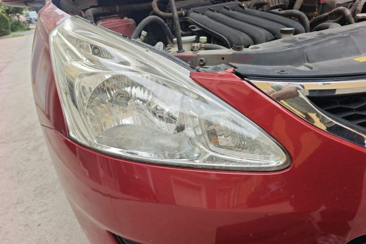 Used Nissan Tiida 2011 1.6L CVT Comfort Model Right Front Headlight