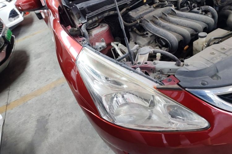 Used Nissan Tiida 2011 1.6L CVT Comfort Model Right Front Headlight