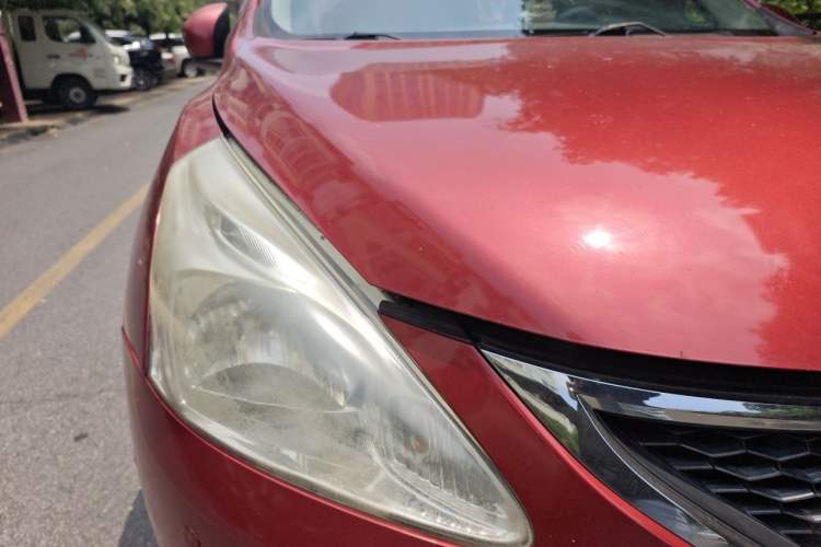 Used Nissan Tiida 2011 1.6L Manual Smart Version Right Front Headlight
