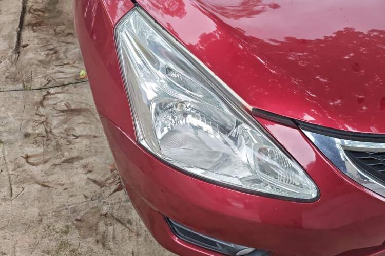 Used Nissan Tiida 2011 1.6L CVT Comfort Model Right Front Headlight