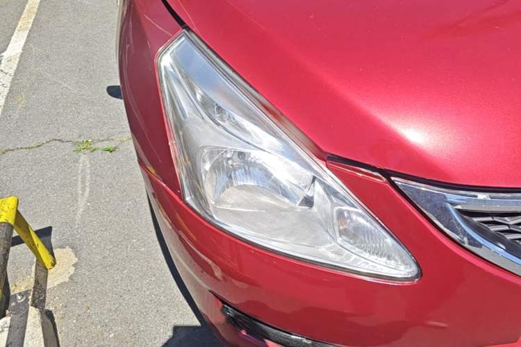 Used Nissan Tiida 2011 1.6L CVT Smart Version Right Front Headlight