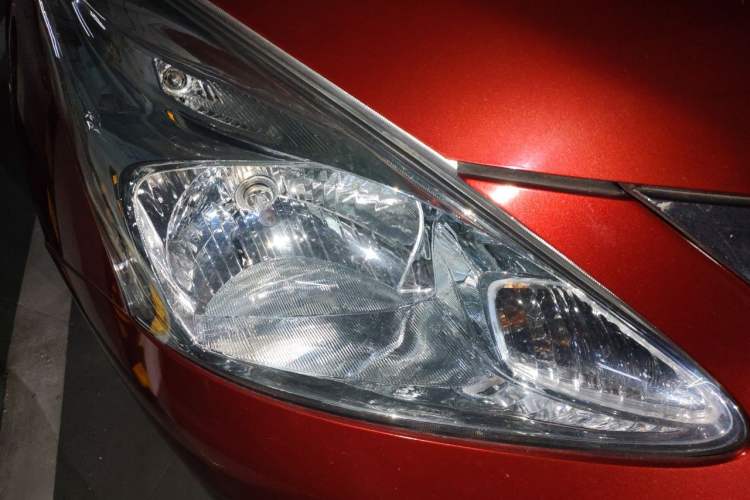 Used Nissan Tiida 2011 1.6L CVT Comfort Model Right Front Headlight