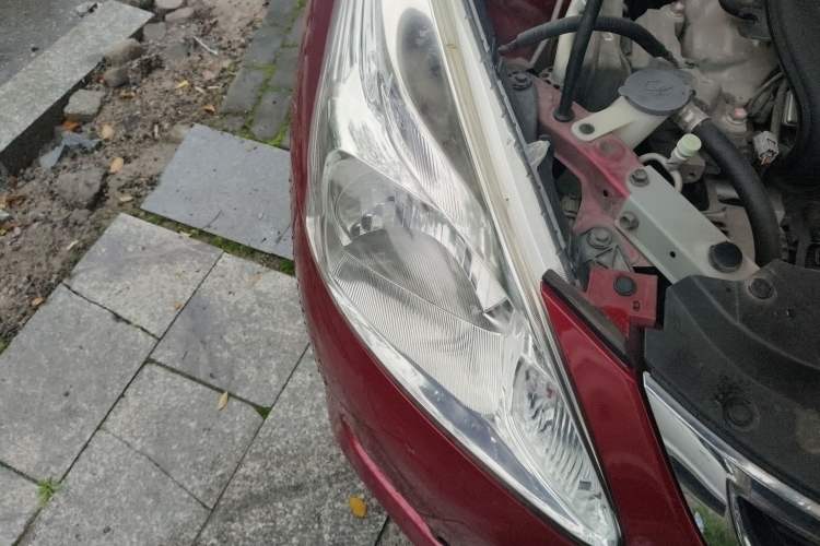 Used Nissan Tiida 2011 1.6L CVT Comfort Model Right Front Headlight