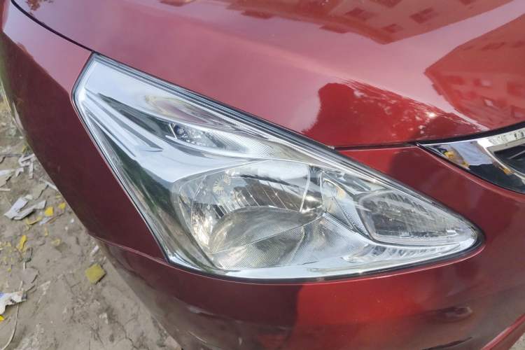 Used Nissan Tiida 2011 1.6L CVT Smart Version Right Front Headlight