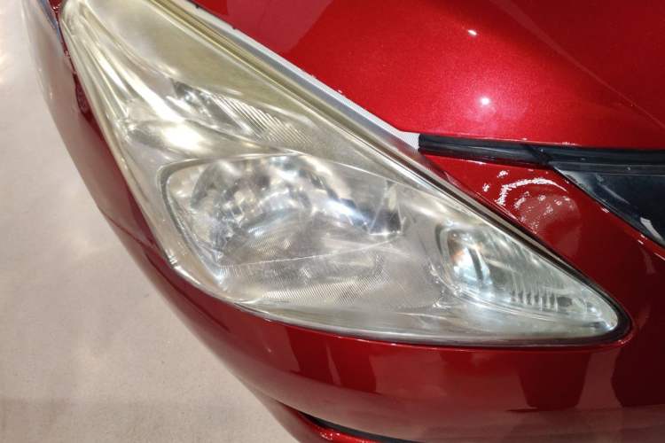 Used Nissan Tiida 2011 1.6L CVT Comfort Model Right Front Headlight