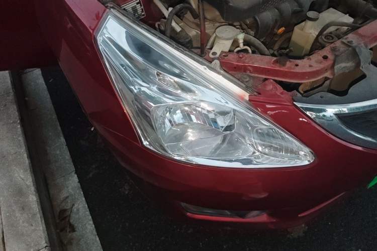 Used Nissan Tiida 2011 1.6L CVT Smart Version Right Front Headlight
