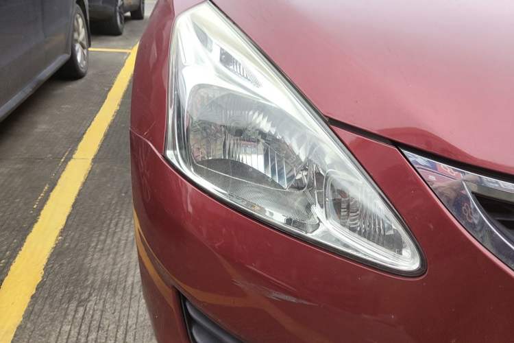 Used Nissan Tiida 2011 1.6L CVT Comfort Model Right Front Headlight