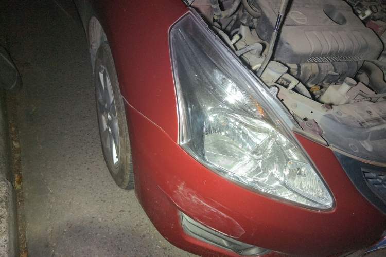 Used Nissan Tiida 2011 1.6L CVT Smart Version Right Front Headlight