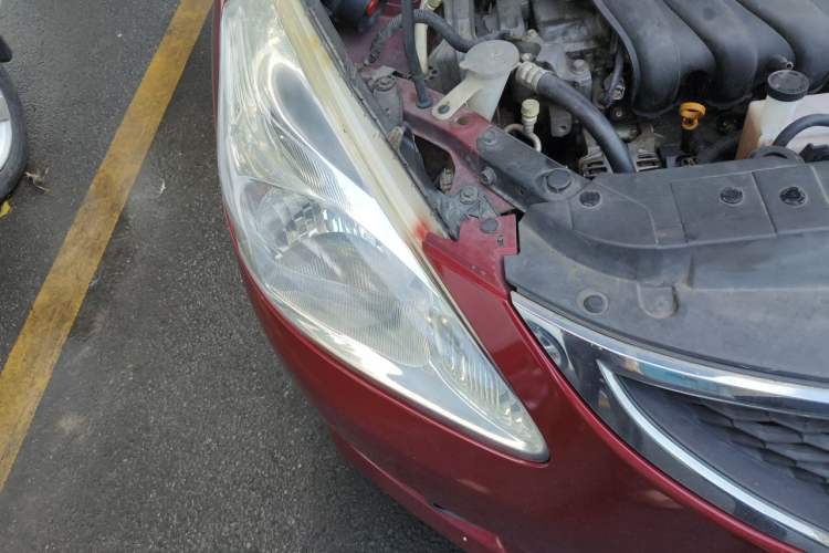 Used Nissan Tiida 2011 1.6L CVT Comfort Model Right Front Headlight