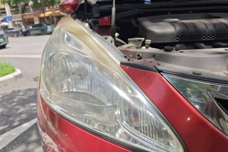 Used Nissan Tiida 2011 1.6L CVT Smart Version Right Front Headlight
