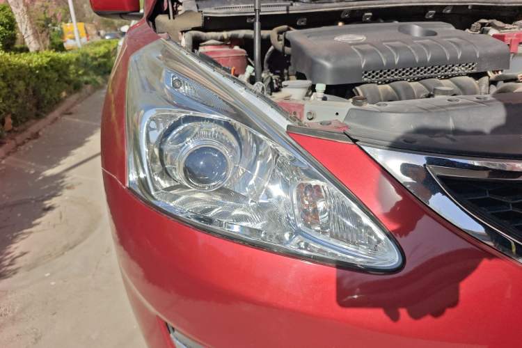 Used Nissan Tiida 2011 1.6L CVT Smart Version Right Front Headlight