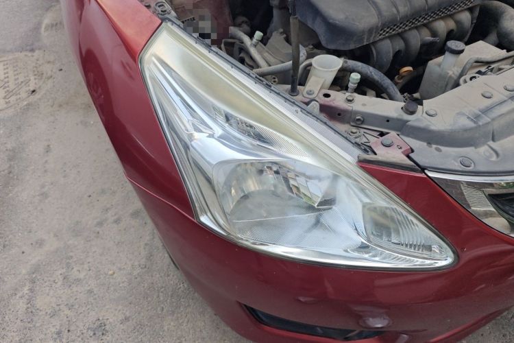 Used Nissan Tiida 2011 1.6L CVT Smart Version Right Front Headlight
