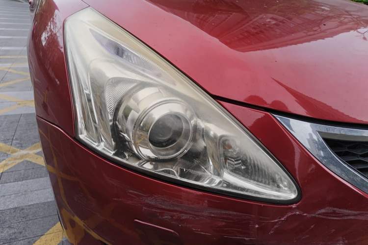 Used Nissan Tiida 2011 1.6L CVT Smart Version Right Front Headlight