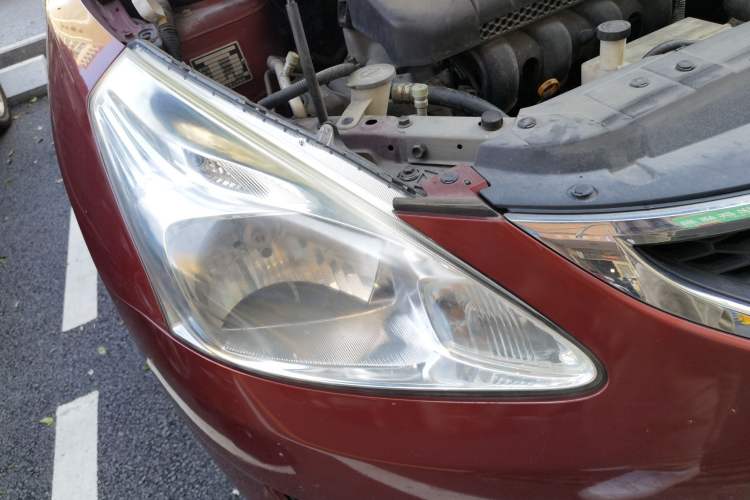 Used Nissan Tiida 2011 1.6L CVT Smart Version Right Front Headlight