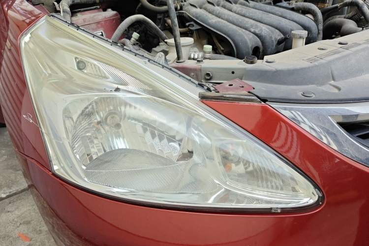 Used Nissan Tiida 2011 1.6L CVT Comfort Model Right Front Headlight