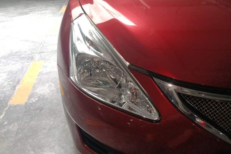 Used Nissan Tiida 2011 1.6L Manual Smart Version Right Front Headlight