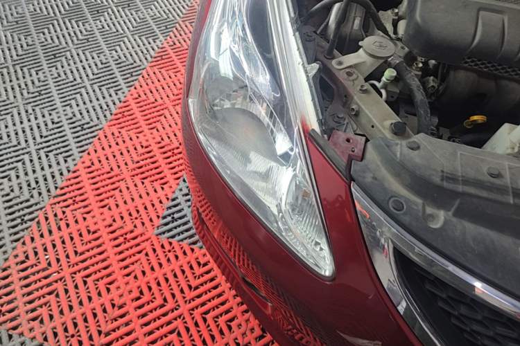 Used Nissan Tiida 2011 1.6L CVT Smart Version Right Front Headlight