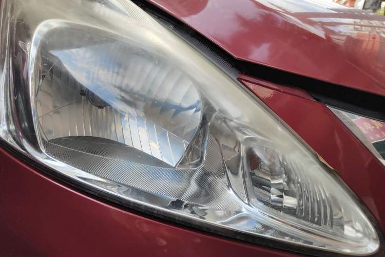 Used Nissan Tiida 2011 1.6L CVT Comfort Model Right Front Headlight