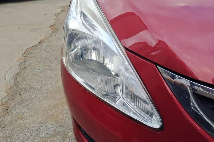 Used Nissan Tiida 2011 1.6L CVT Comfort Model Right Front Headlight