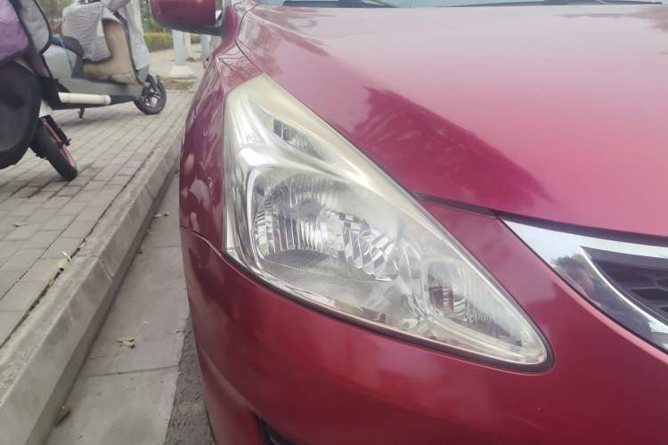 Used Nissan Tiida 2011 1.6L CVT Comfort Model Right Front Headlight
