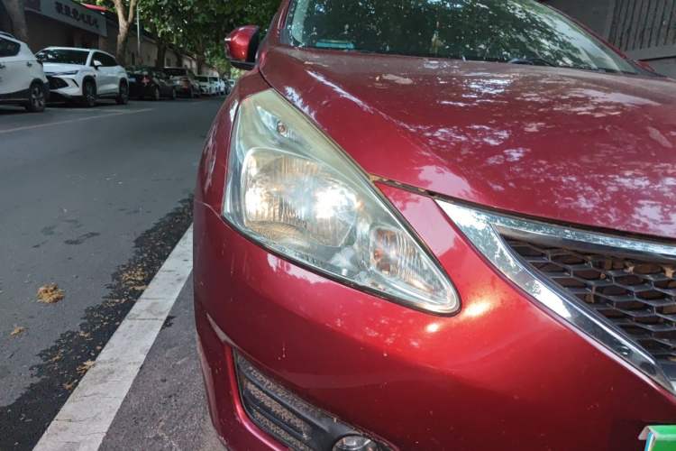 Used Nissan Tiida 2011 1.6L Manual Smart Version Right Front Headlight