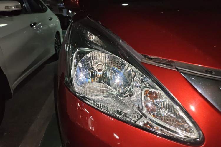 Used Nissan Tiida 2011 1.6L CVT Comfort Model Right Front Headlight