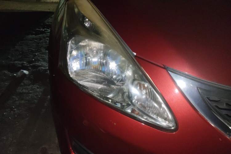 Used Nissan Tiida 2011 1.6L CVT Comfort Model Right Front Headlight