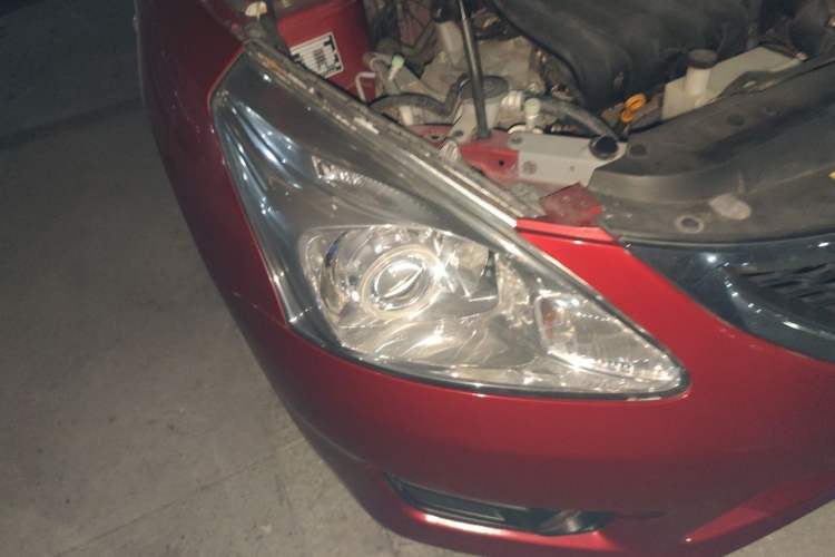 Used Nissan Tiida 2011 1.6L CVT Comfort Model Right Front Headlight