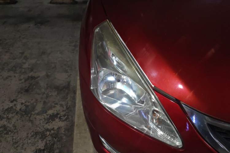 Used Nissan Tiida 2011 1.6L CVT Smart Version Right Front Headlight