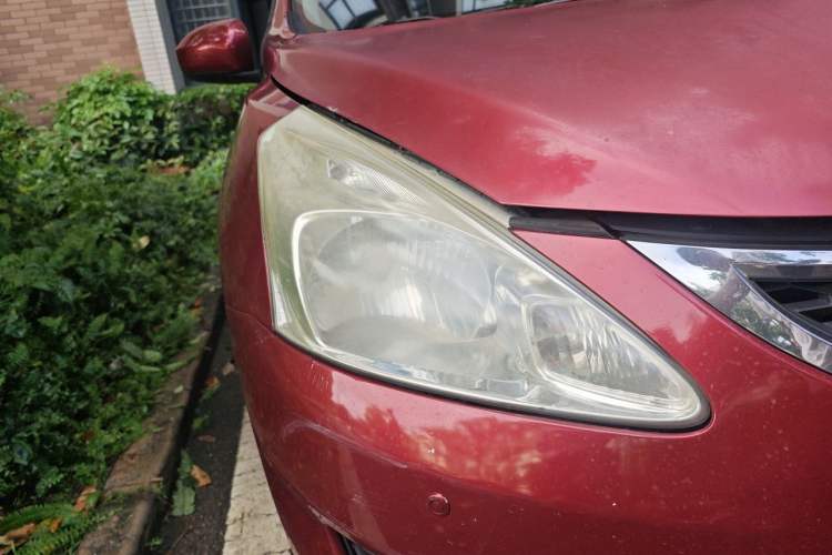 Used Nissan Tiida 2011 1.6L CVT Comfort Model Right Front Headlight