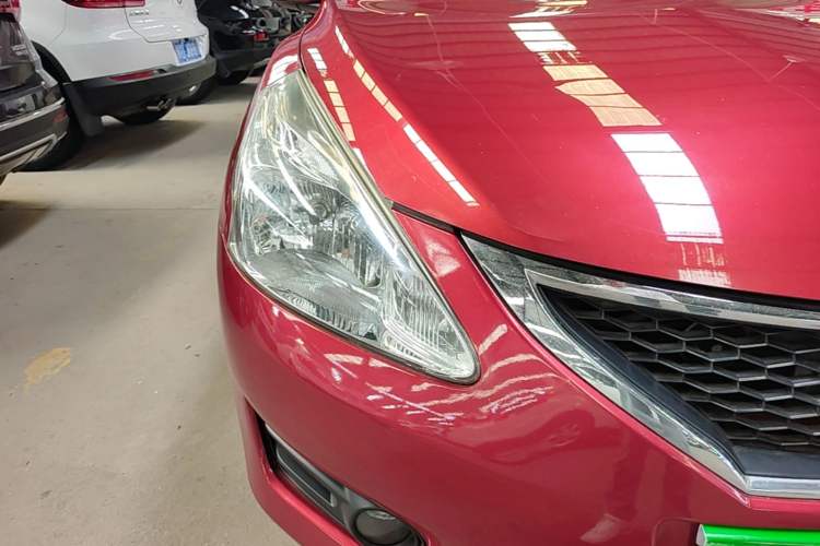 Used Nissan Tiida 2011 1.6L CVT Comfort Model Right Front Headlight